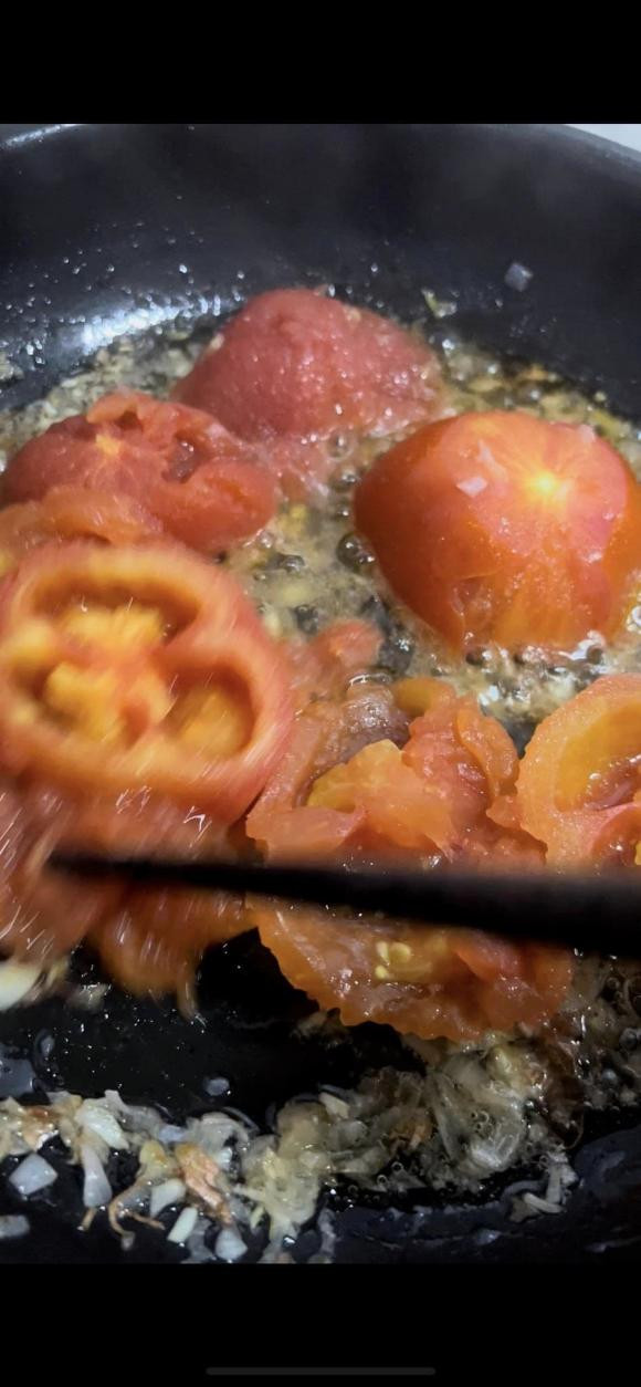 thịt bọc trứng cút sốt cà chua, công thức thịt bọc trứng cút sốt cà chua, món ngon từ thịt heo