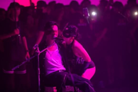 SpaceSpeakers, Châu Bùi, Binz, sao Việt