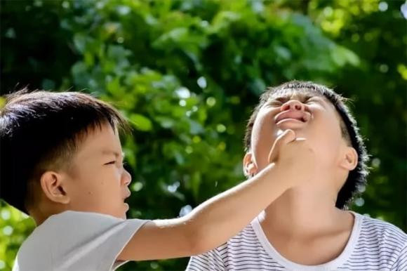 bắt nạt, bắt nạt học đường, chăm sóc trẻ