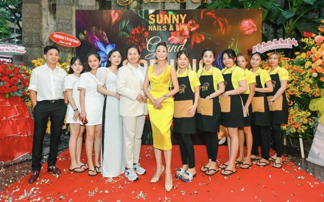 Hoa hậu xuân nguyễn, Sunny Nails & Spa