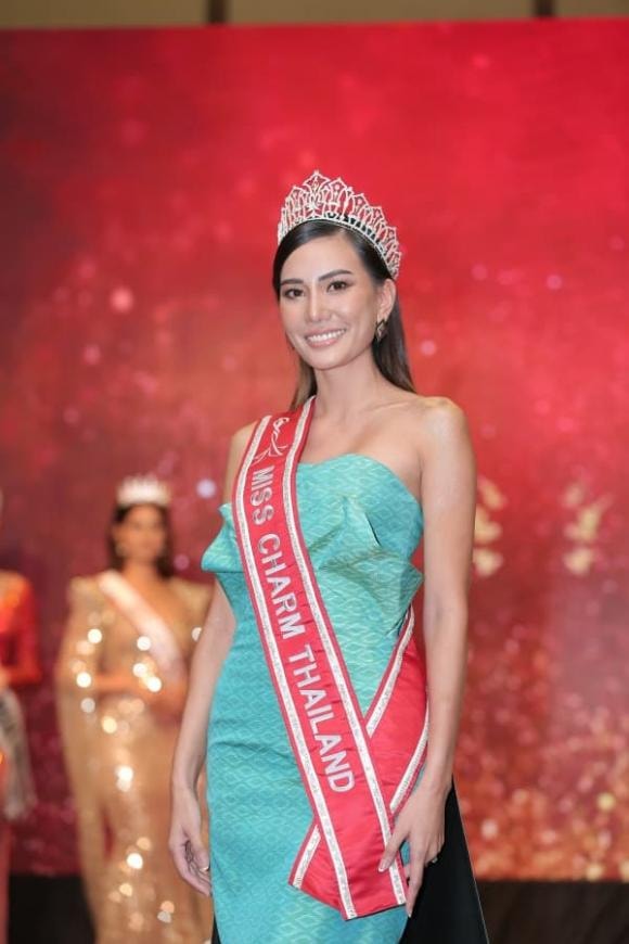 Hoa khôi Lan Khuê,siêu mẫu Lan Khuê, sao Việt,á hậu Kim Duyên,á hậu Thảo Nhi Lê