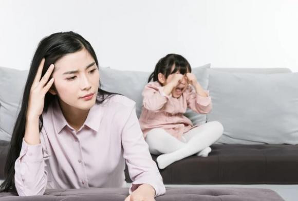 chăm sóc con, cha mẹ cãi nhau, tâm lý trẻ, tổn thương trẻ
