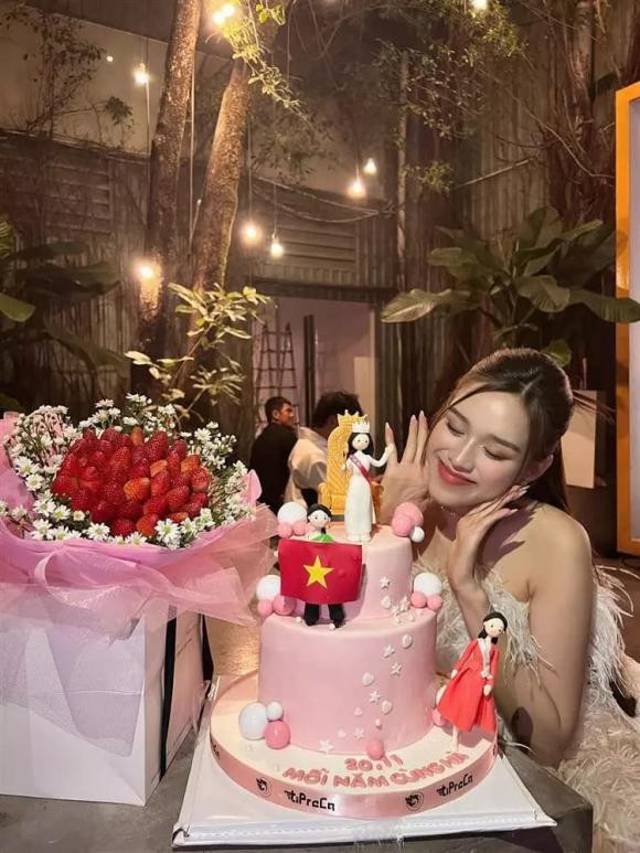 hoa hậu Đỗ Thị Hà, á hậu Phương, á hậu Ngọc Thảo, sao Việt