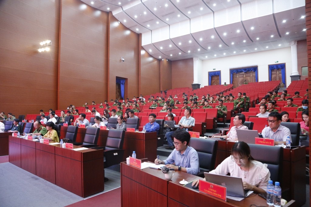 Toàn cảnh hội nghị.