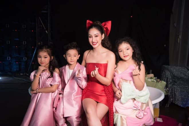 Hoa hậu Đoàn Hồng Trang, Búp Bê show 2, NTK Phương Hồ