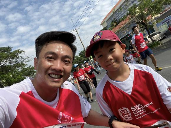 cuong-do-la-cung-quy-tu-tham-gia-giai-chay-subeo-lo-dac-diem-y-het-ha-ho-3-ngoisaovn-w2048-h1536 2 doanh nhân cường đô la,con trai cường đô la,sao Việt