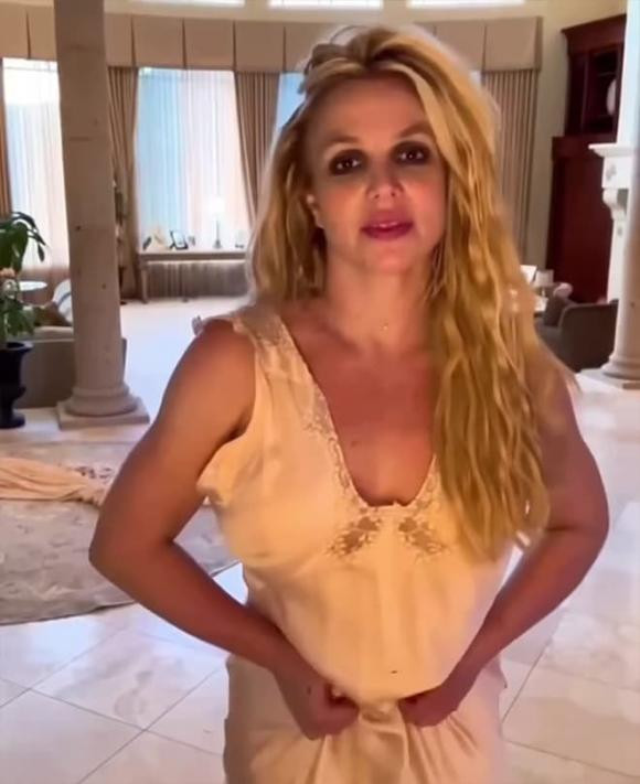 Britney Spears , Britney Spears mỉa mai, chỉ trích một người nổi tiếng, sao Hollywood