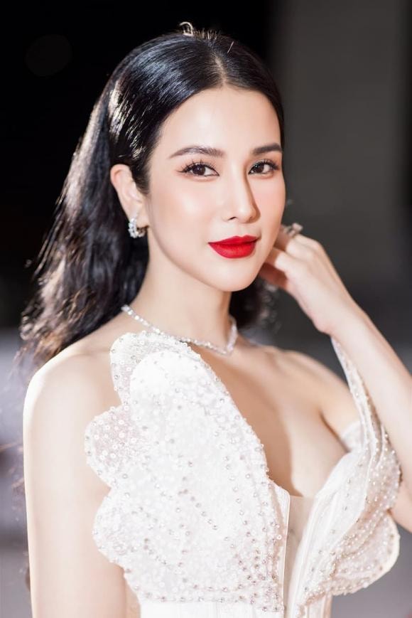 ,nữ diễn viên diệp lâm anh,Ca sĩ Diệp Lâm Anh,người mẫu diệp lâm anh,sao Việt