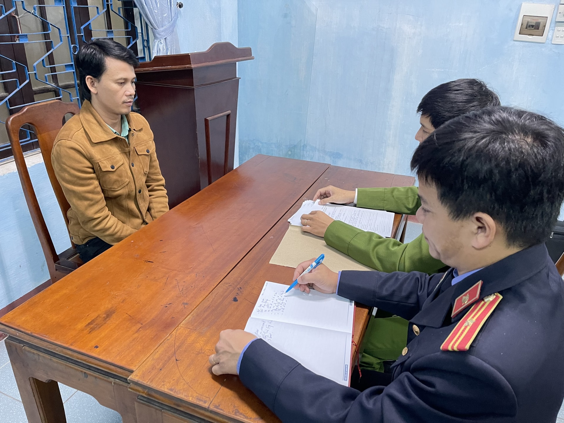Đối tượng Trần Duy Pháp tại cơ quan điều tra
