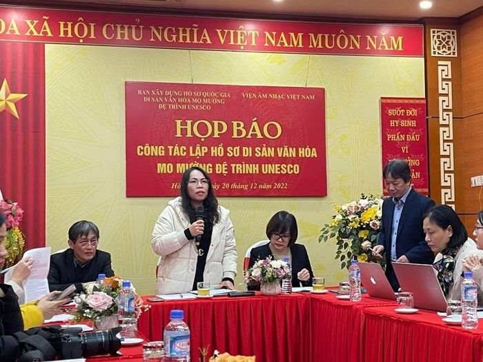 anh-1-ba-bui-thi-niem-giam-doc-so-vh-tt-dl-tinh-hoa-binh-phat-bieu-tai-buoi-hop-bao..jpg