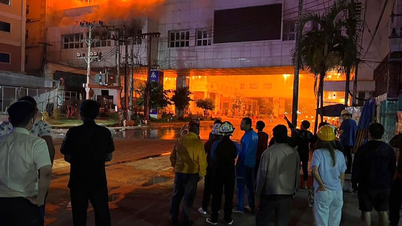 2cambodia-hotel-fire.jpg