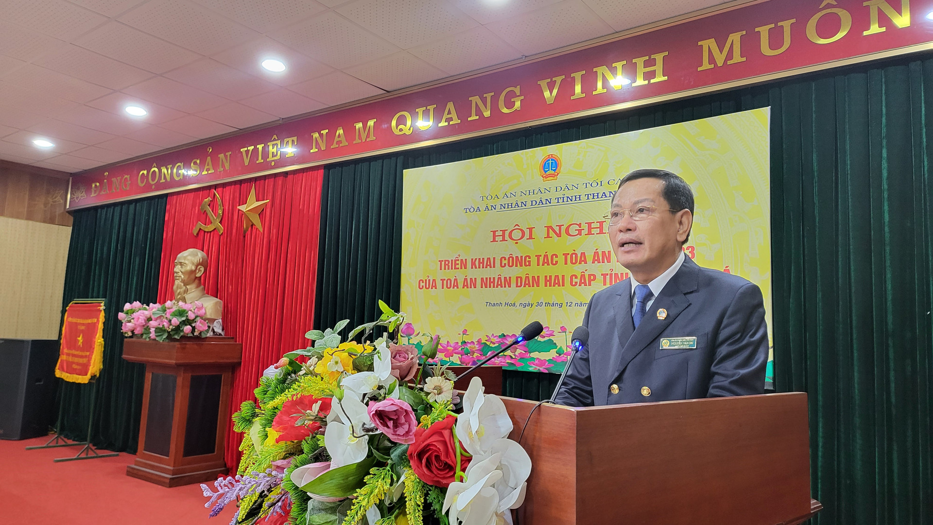 Đồng chí Nguyễn Văn Du, Ủy viên Ban cán sự đảng, Phó Chánh án TANDTC phát biểu tại Hội Nghị