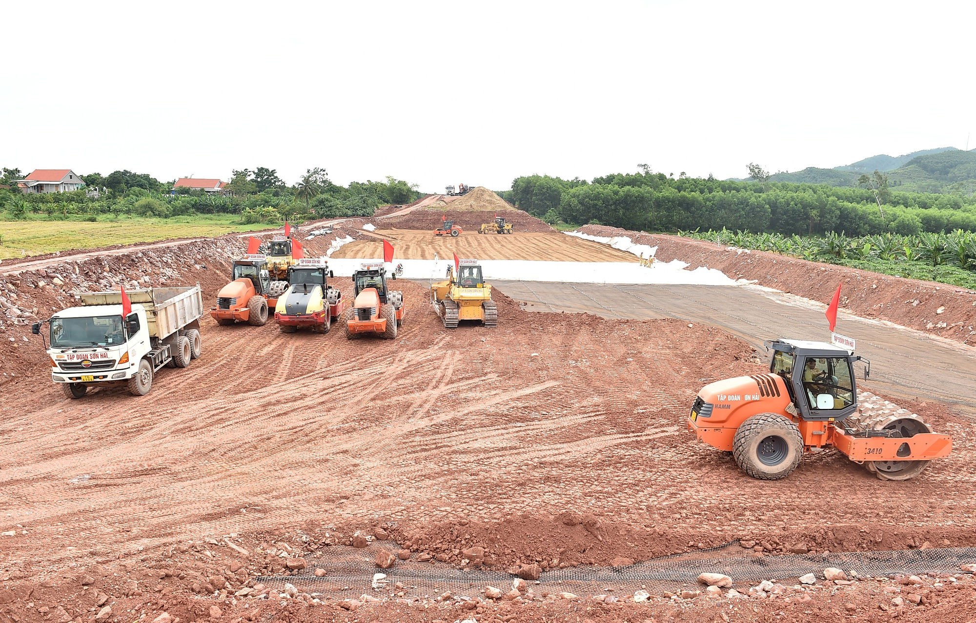 Năm 2022 Chính phủ đã hành động quyết liệt, hiệu quả với quyết tâm cao, nỗ lực lớn, phản ứng chính sách kịp thời - Ảnh 5.