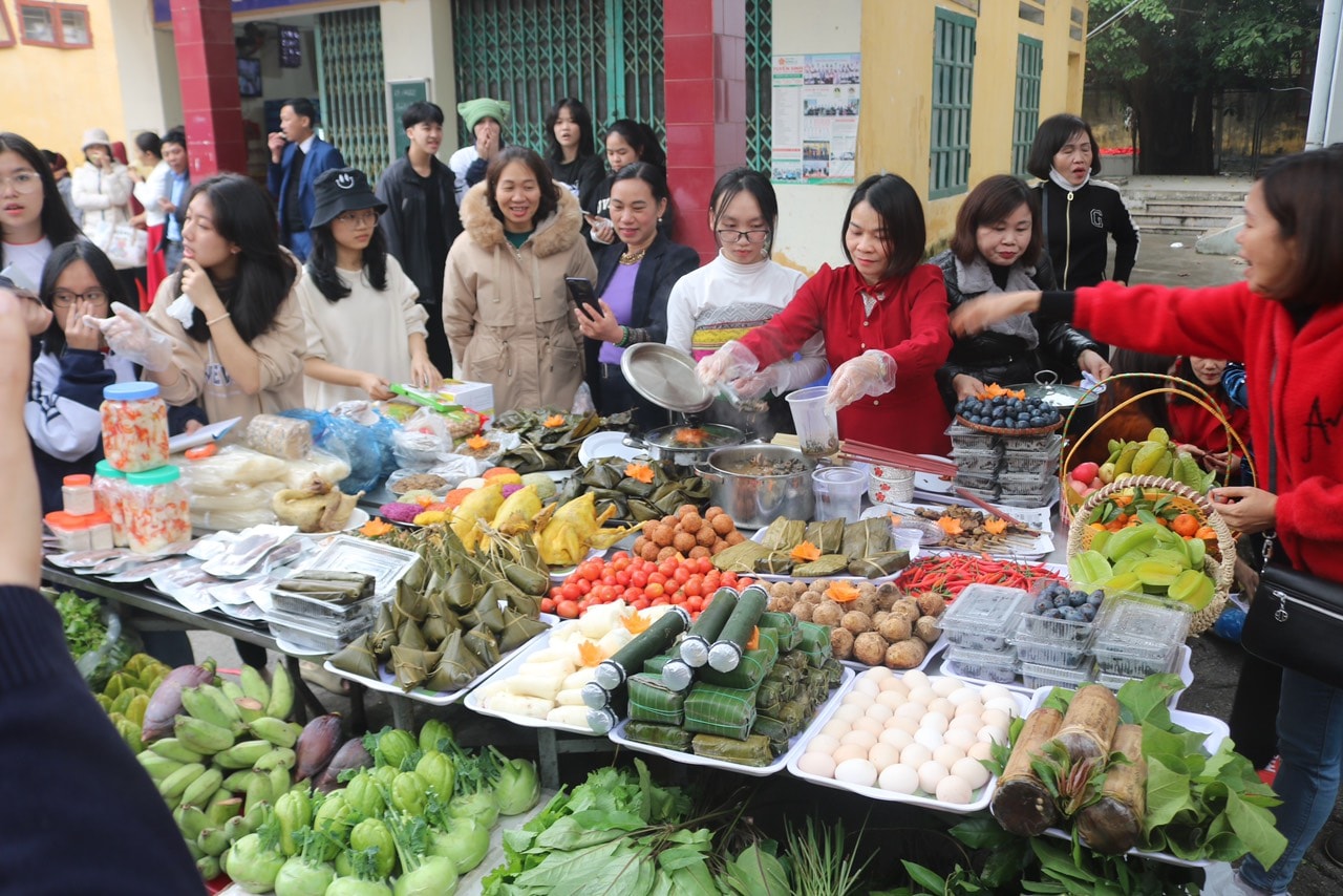 Nhộn nhịp “Phiên chợ vùng cao” giữa lòng thành phố