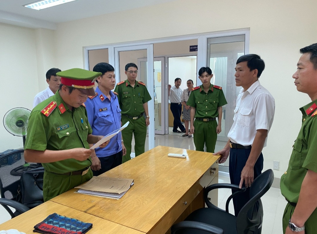 Bình Thuận: Bắt 3 cán bộ liên quan vụ nhận hối lộ tại Đội QLTT số 2