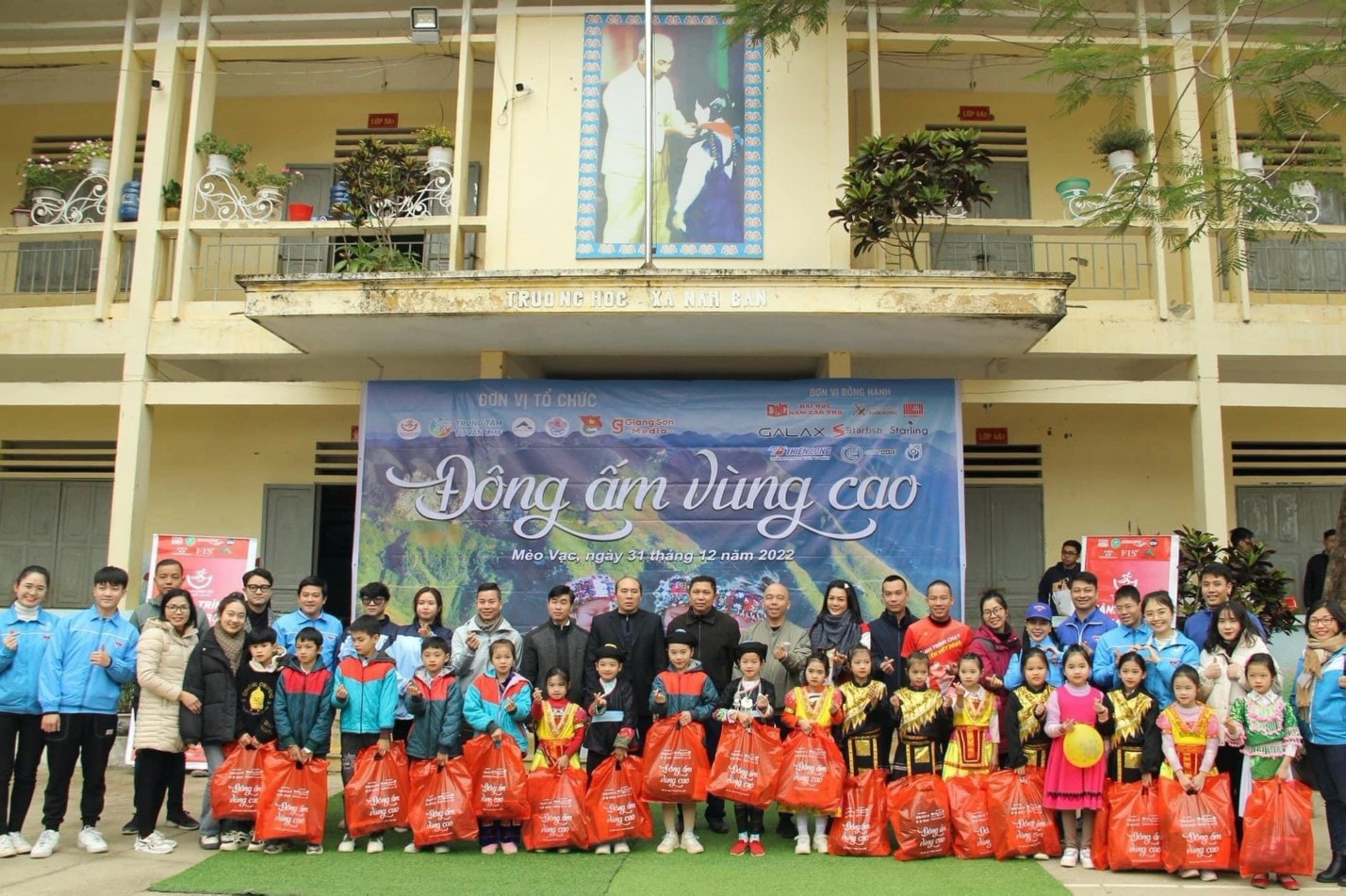 Mèo Vạc: Hành trình thiện nguyện “Đông ấm vùng cao 2022” 