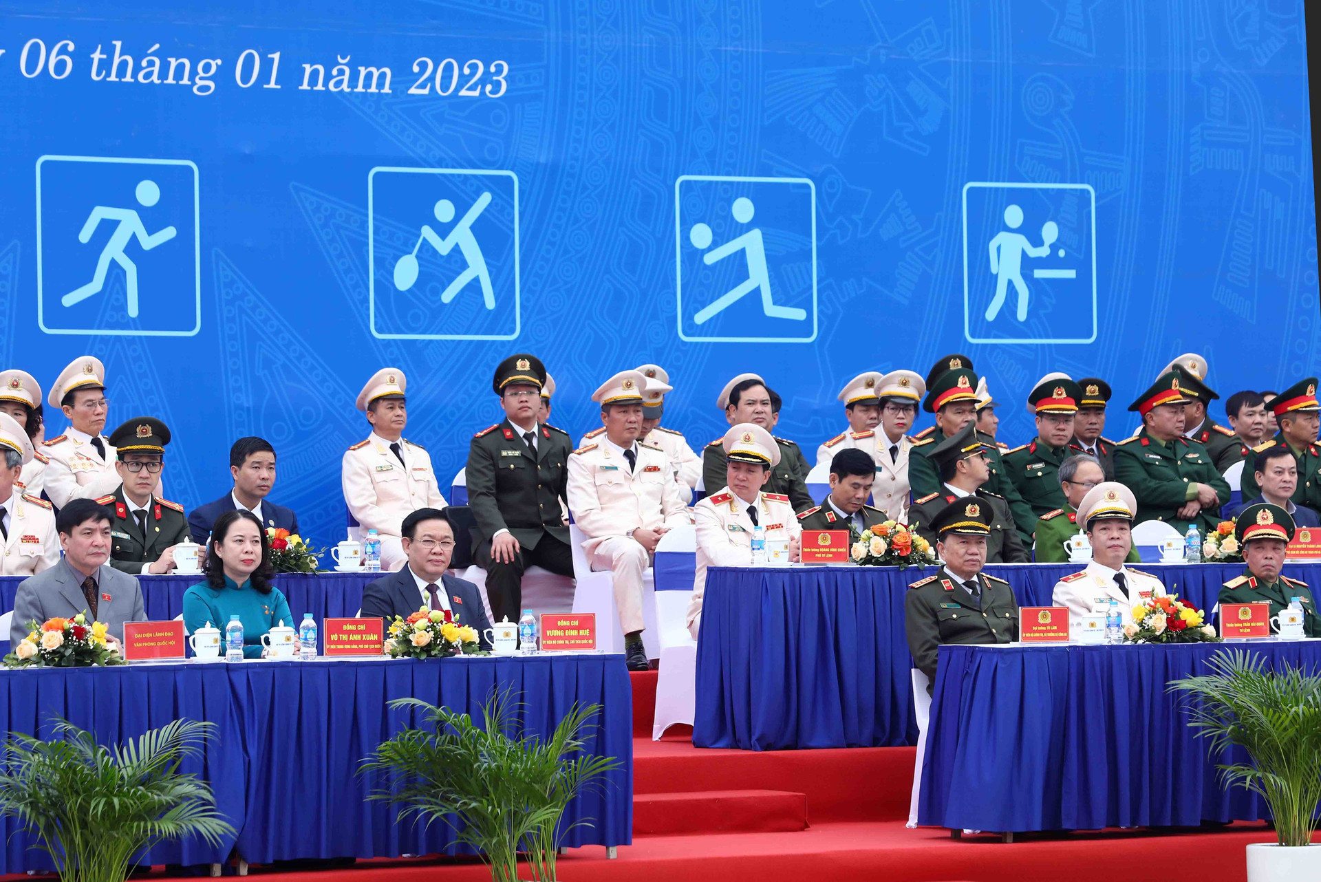 Chủ tịch Quốc hội Vương Đình Huệ dự Lễ khai mạc Hội thao truyền thống lực lượng Cảnh vệ CAND