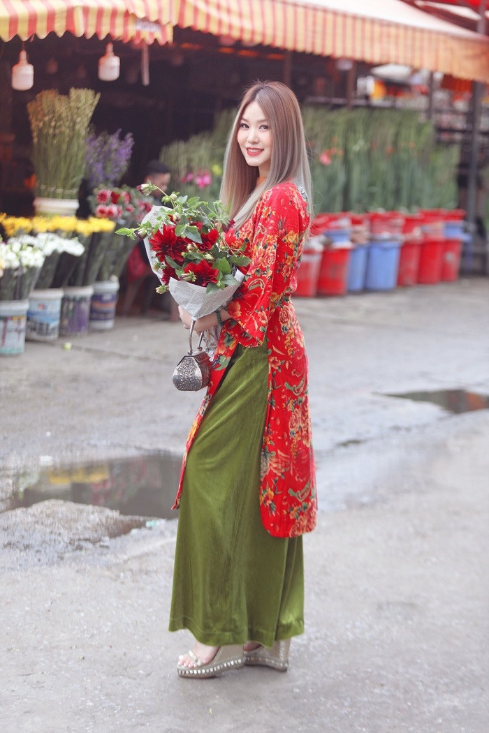 Người đẹp không tuổi Văn Minh Phương rực rỡ áo dài đón xuân