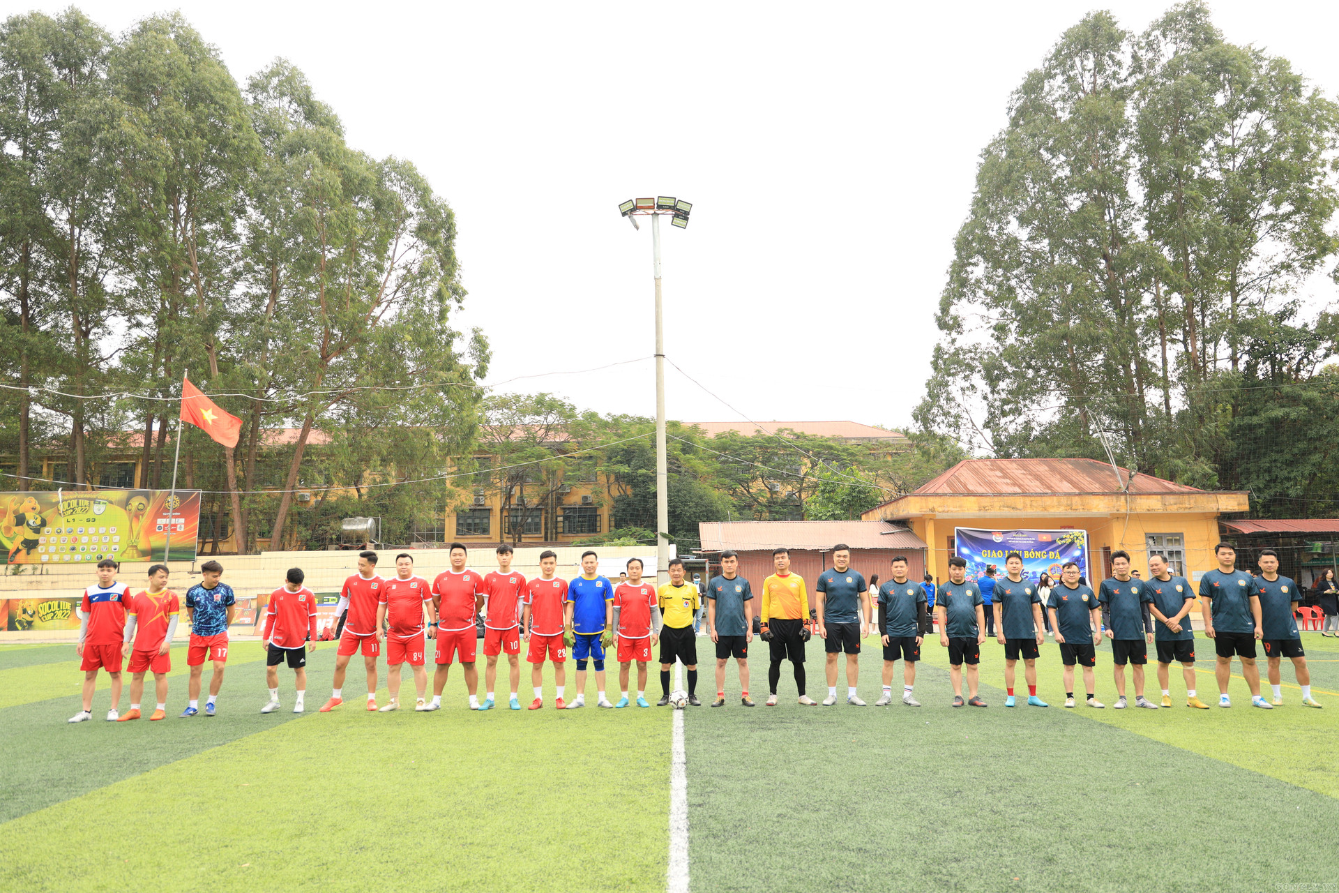 Đoàn Thanh niên TANDTC giao lưu bóng đá nam với Agribank Bắc Ninh