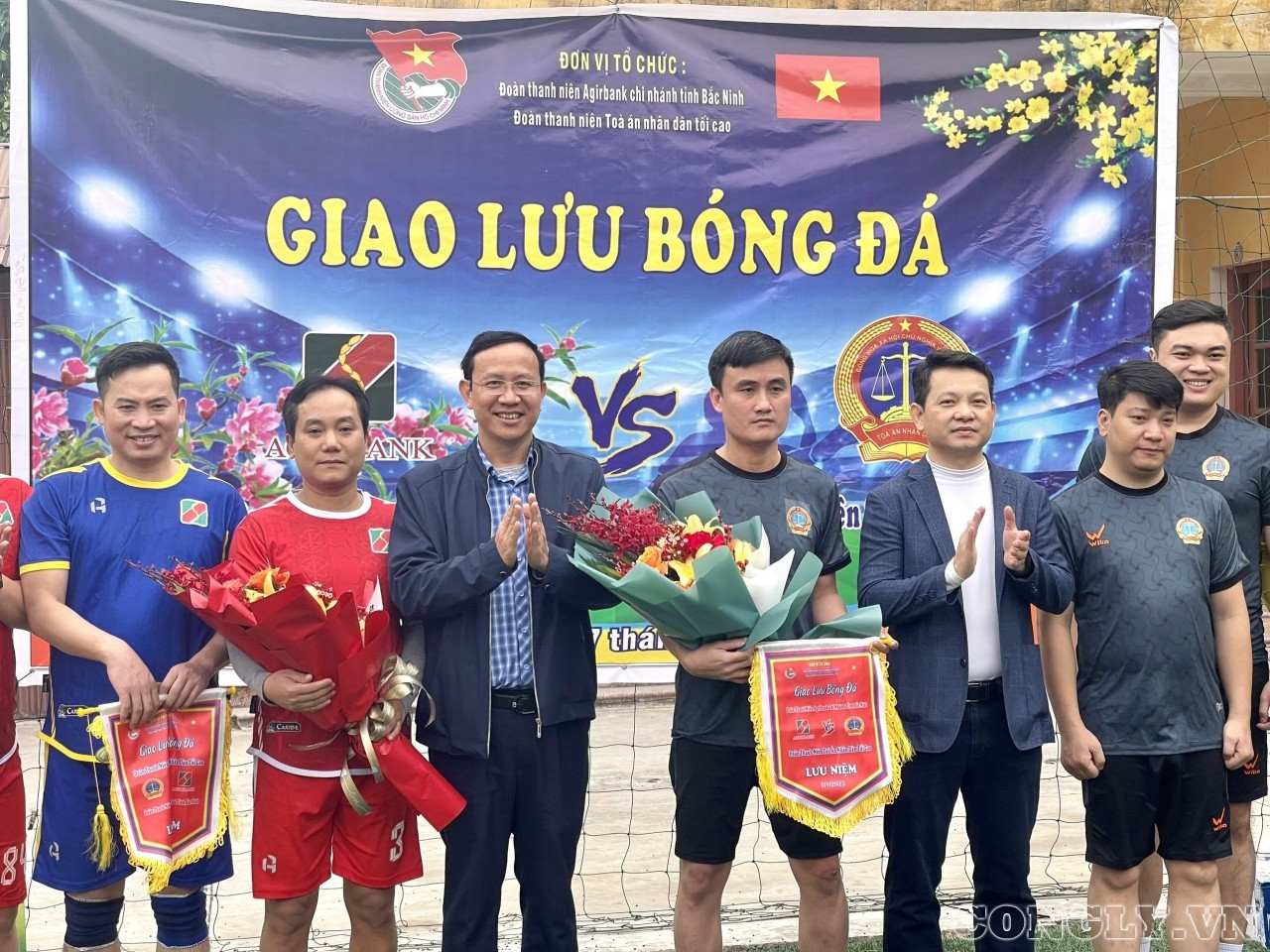 Đoàn Thanh niên TANDTC giao lưu bóng đá nam với Agribank Bắc Ninh
