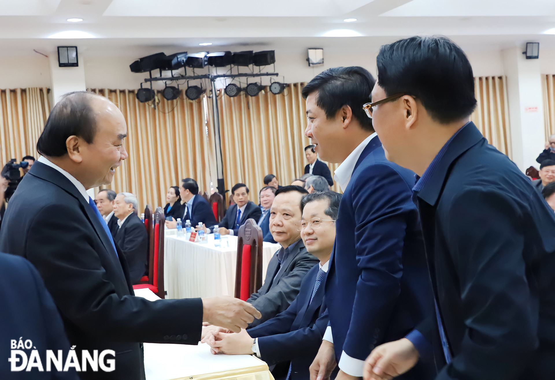 Chủ tịch nước Nguyễn Xuân Phúc gặp mặt cán bộ hưu trí cấp cao tại khu vực miền Trung