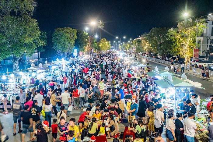 Phố đêm Grand Park thu hút trăm nghìn du khách có gì “hot”?
