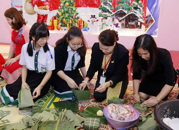 Tổ chức các chương trình đón Tết cổ truyền Việt Nam tại Lào