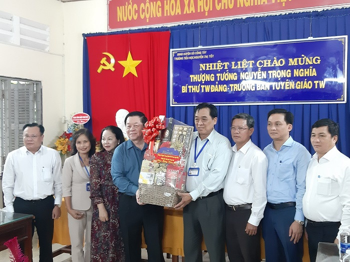 Trưởng Ban Tuyên giáo Trung ương thăm và chúc Tết tại tỉnh Tiền Giang