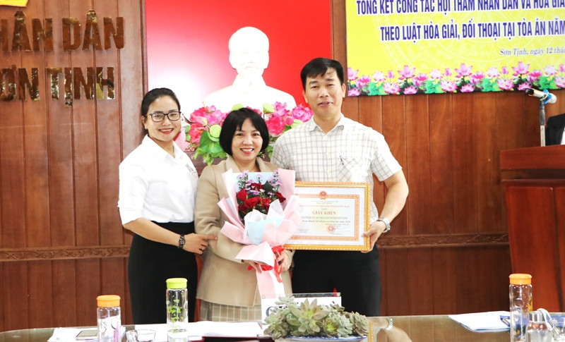 TAND huyện Sơn Tịnh  tiếp tục nâng cao chuyên môn nghiệp vụ Hội thẩm nhân dân