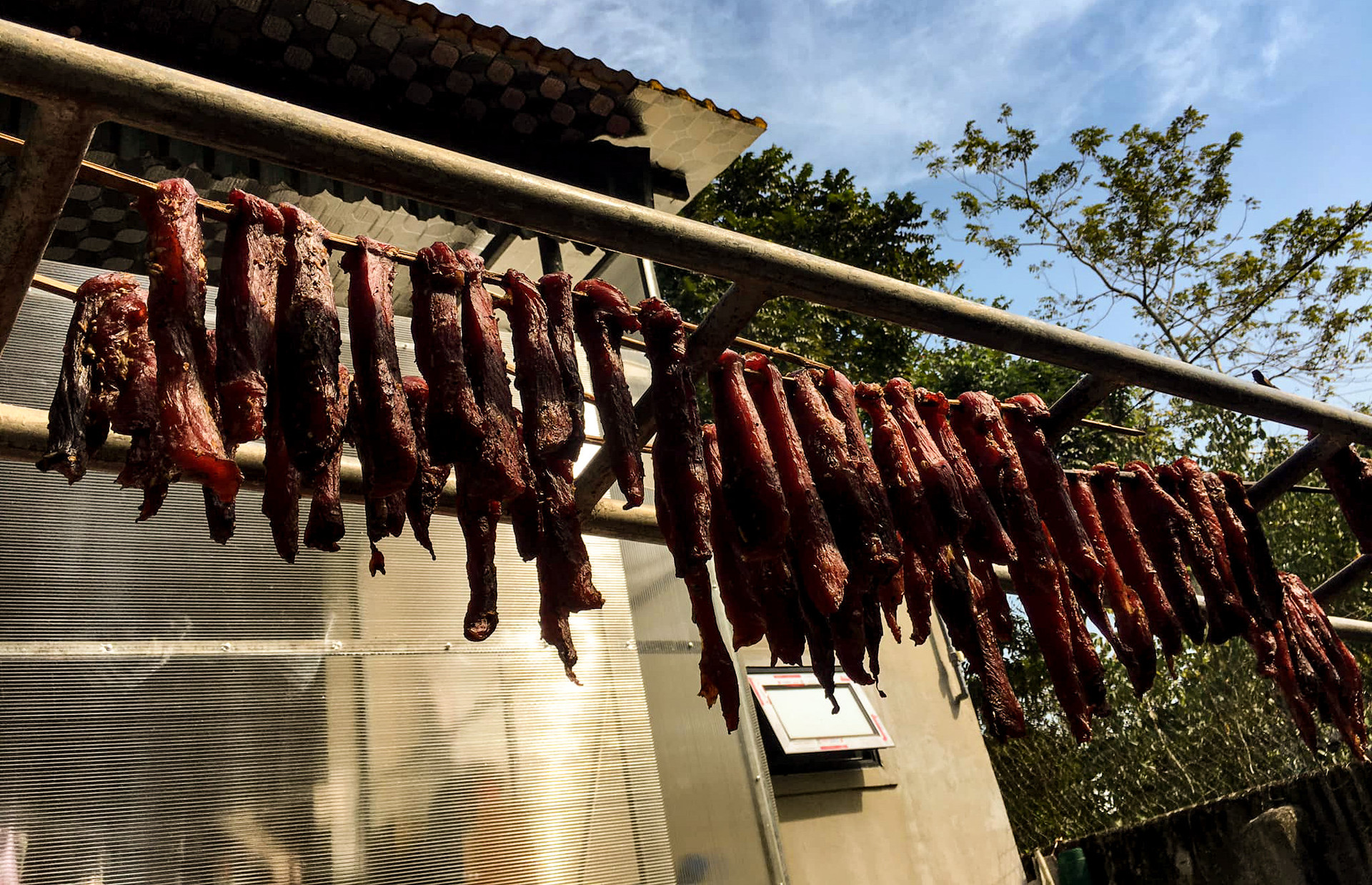 Thịt hun khói của người dân tộc trở thành đặc sản của người phố thị