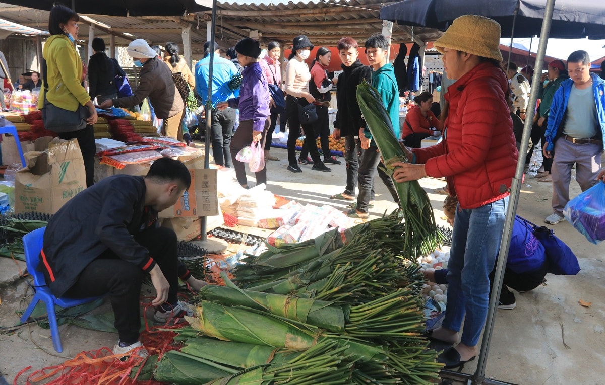 Bản sắc chợ phiên Hội Hoan ngày cận Tết