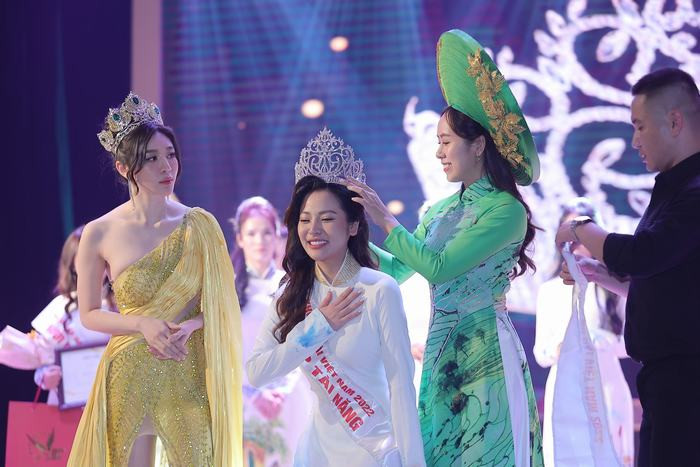 Trần Thị Duyên đoạt vương miện Hoa khôi Áo dài Việt Nam 2022