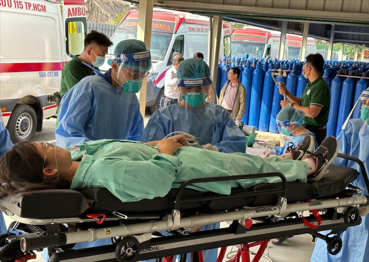 Diễn tập kích hoạt Bệnh viện dã chiến số 13 tiếp nhận bệnh nhân Covid-19