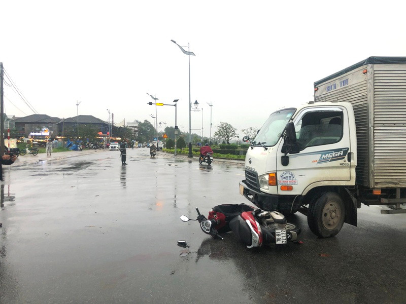 Quảng Ngãi: Tai nạn liên tiếp gần cầu Thạch Bích