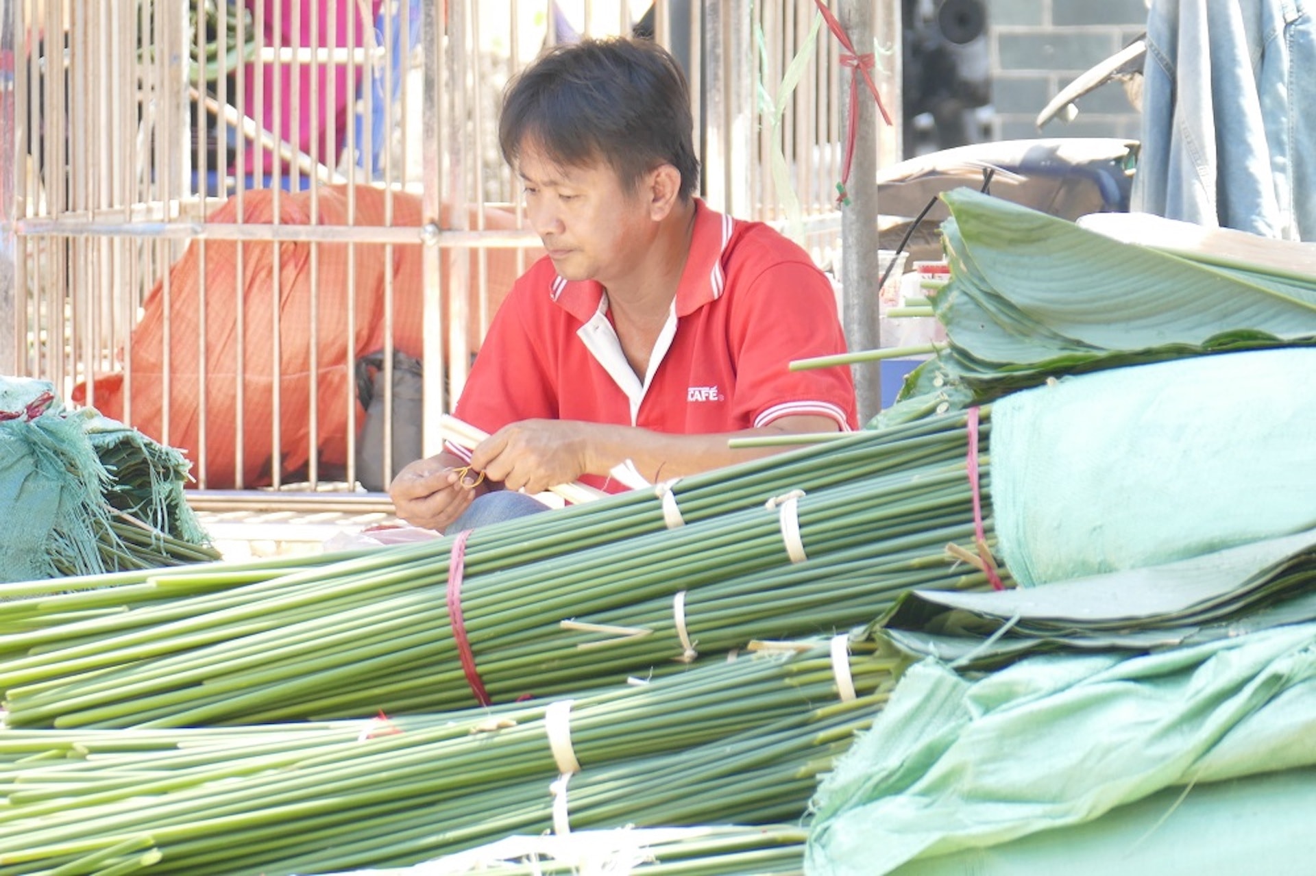 Chợ lá dong ông Tạ nhộn nhịp ngày Tết