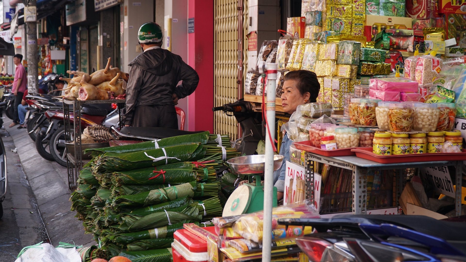 Chợ lá dong ông Tạ nhộn nhịp ngày Tết