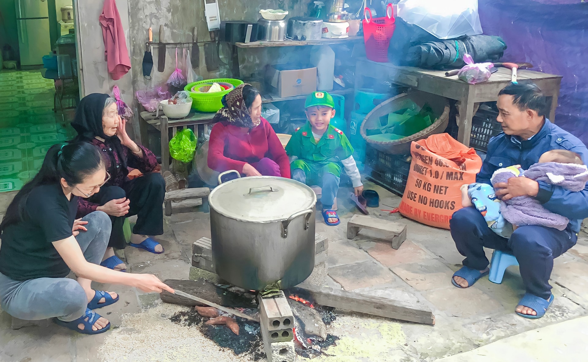 Tết sum vầy bên nồi bánh chưng