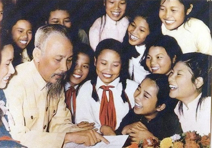 Tư tưởng Hồ Chí Minh về văn hóa pháp quyền