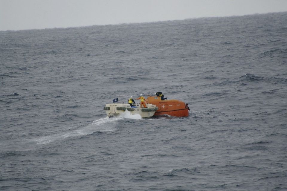 Lật tàu chở hàng ở ngoài khơi Nhật Bản: Đã cứu được 13 thủy thủ