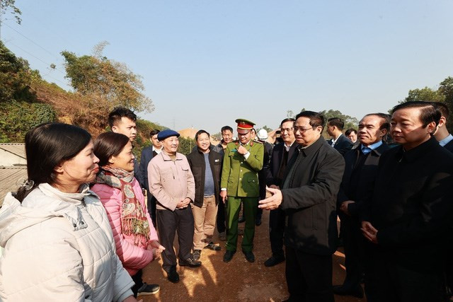 Thủ tướng Phạm Minh Chính thị sát, kiểm tra tuyến cao tốc Tuyên Quang-Phú Thọ