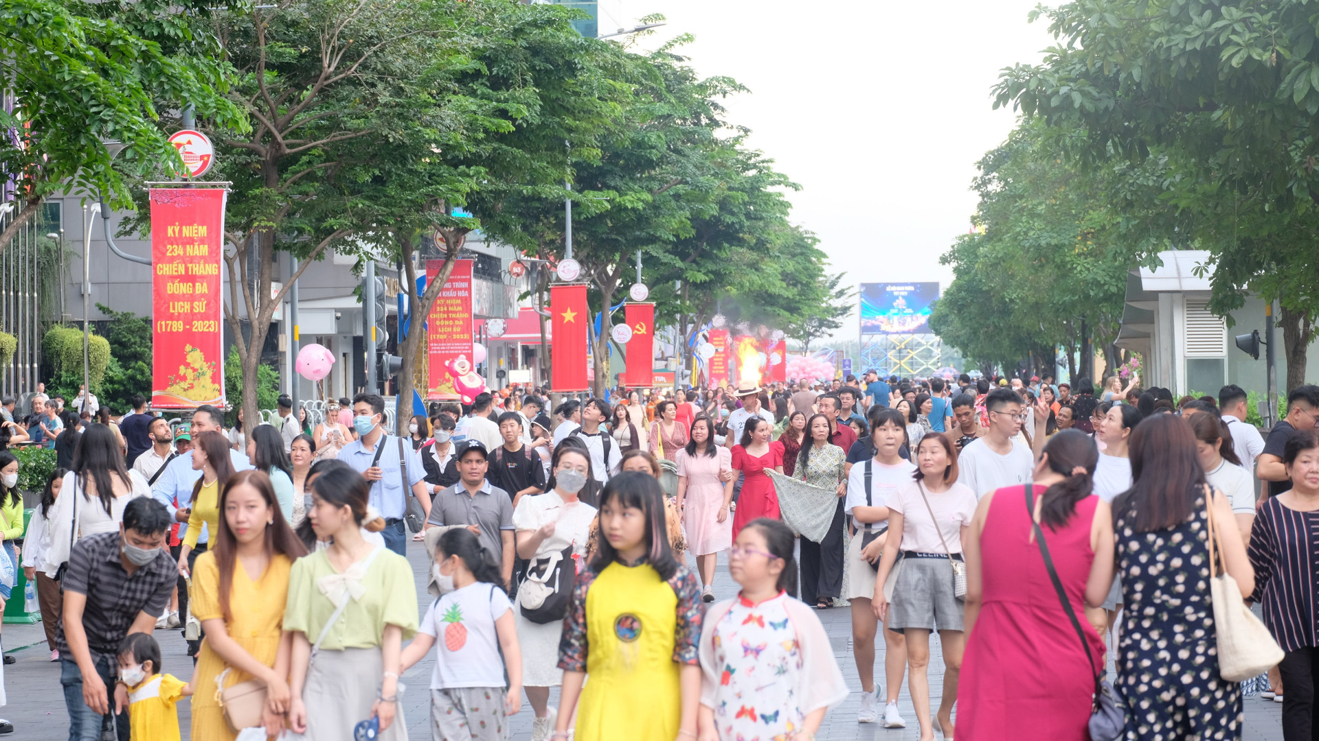 Đường hoa Nguyễn Huệ 2023 thu hút hơn 1,2 triệu lượt khách tham quan
