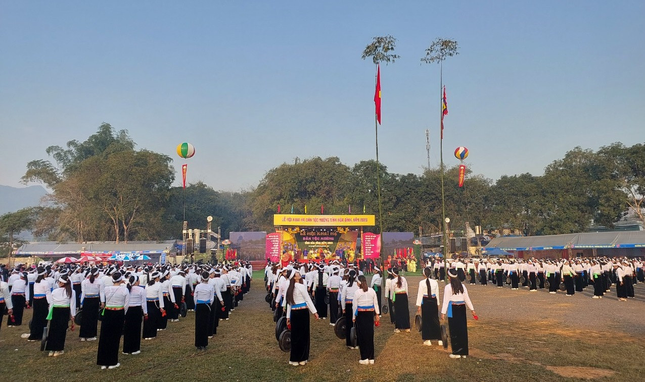 Lễ hội Khai hạ, đặc sắc riêng của dân tộc Mường ở Hòa Bình