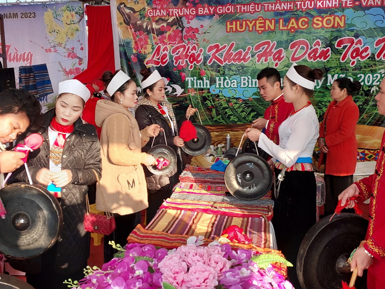 Lễ hội Khai hạ, đặc sắc riêng của dân tộc Mường ở Hòa Bình