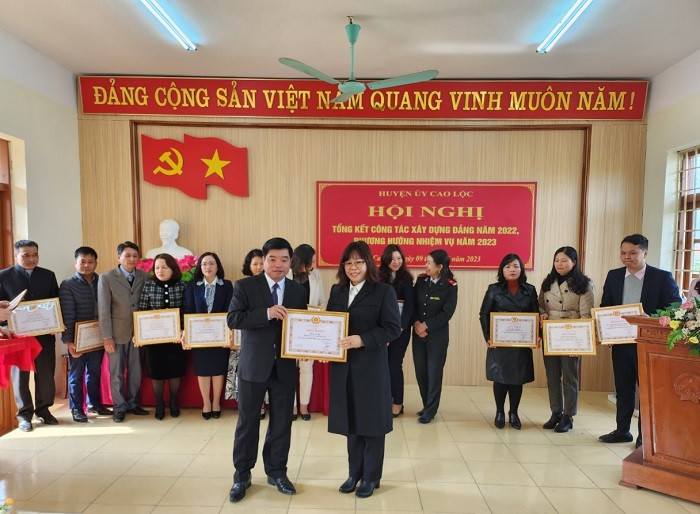 Chi bộ TAND huyện Cao Lộc: 4 năm liền hoàn thành xuất sắc nhiệm vụ
