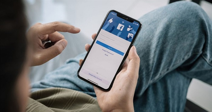 Facebook bị tố cố ý hút cạn pin smartphone