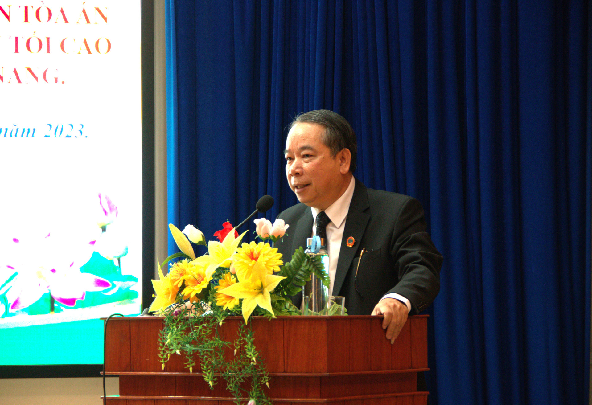 Chánh án TANDTC Nguyễn Hòa Bình thăm và làm việc với TAND cấp cao tại Đà Nẵng 