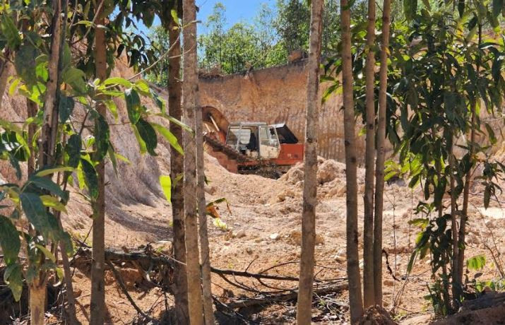 Kon Tum: Hàng nghìn m3 “đất lậu” được vận chuyển đi san lấp trái phép