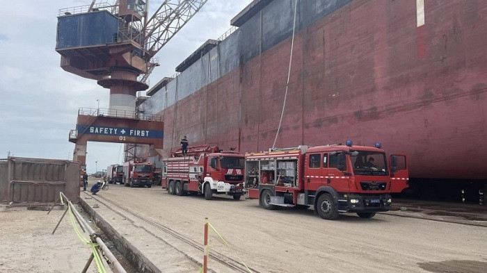 Nổ lớn tại nhà máy đóng tàu làm 8 người bị thương