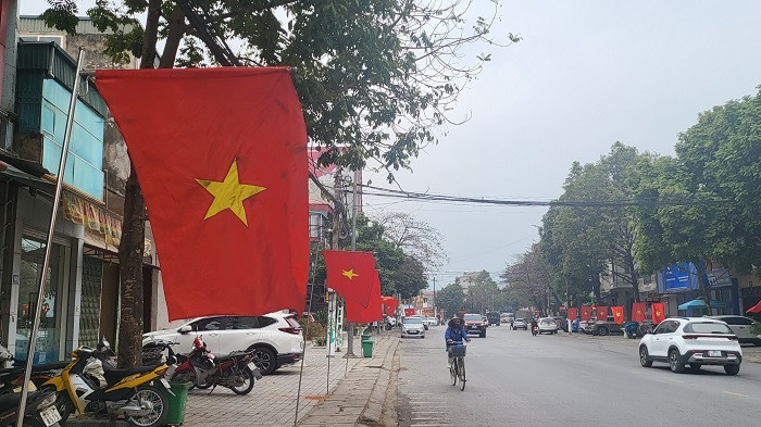 Thành phố Thanh Hóa rực rỡ cờ hoa chào mừng 93 năm ngày thành lập Đảng