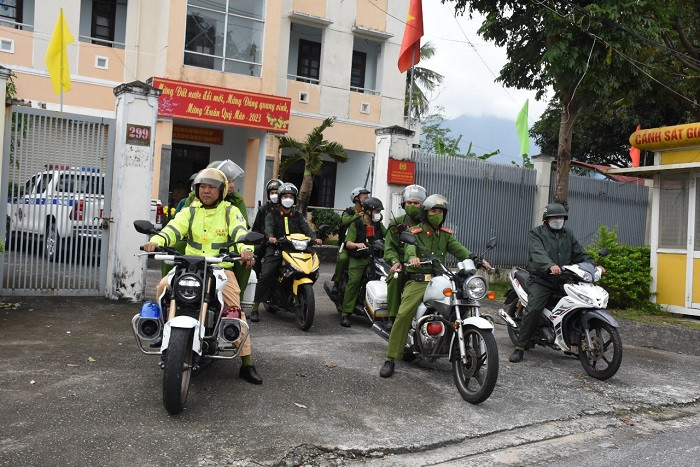 Xử phạt 73 xe máy vi phạm tại tuyến đường dẫn lên đèo Hải Vân trong dịp Tết